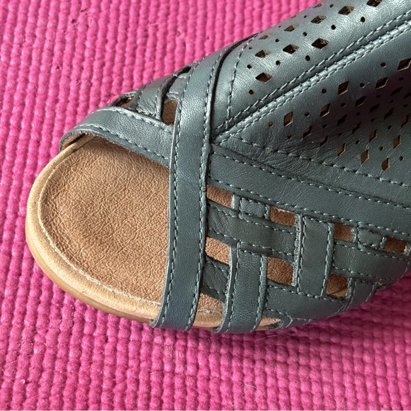 💙 Earth Perforated Leather Wedge Sandals 💙 - Picture 4 of 16